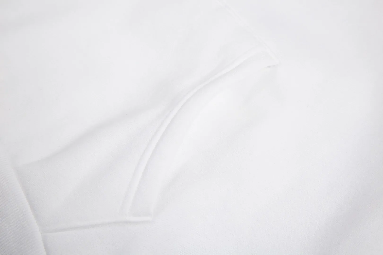 P280 White background picture [Hot new product] Style number: 25119# Color: Navy blue/off-white Size: S to XL - Ralph Lauren/Ralph Lauren 2025FW new autumn and winter Big Pony 20th anniversary badge embroidered open-chest deconstructed hooded fleece sweatshirt - 100% restoration 380g 100% pure cotton heavy-grain cloud velvet ✅ - Deconstruction restoration Correct version Three-layer hidden partial tube placket ✅ - Reactive fixed-dye D65 raw cotton double herringbone belt with wide and narrow divisions ✅ - Rejection of overlays, single-color single version, precision embroidery ✅ - RL/25 autumn and winter new product 20 commemorative badge embroidered mascot sweatshirt, deconstructed half-open chest, different from the regular classic version, high-end and outstanding, built-in contrasting reactive dyed D65 raw cotton double herringbone belt, cloud-like heavy fleece bottom with autumn and winter attributes, really comfortable, cloud-like comfort, loose fit Available in two colors, can be made as a couple model, highly recommended